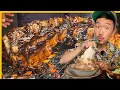 Javaans straatvoedsel in Yogyakarta 🇮🇩 Dinosaurus barbecue en beenmergsap