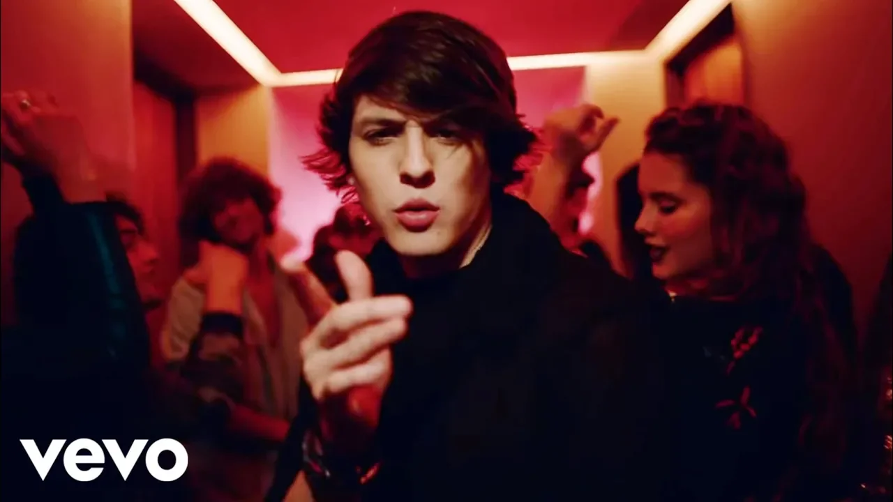 CNCO, Yandel - Hey DJ (Official Video) CNCO, Yandel - Hey DJ (Official Video)