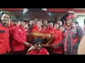 Download Lagu KUNJUNGI BLORA, ANDIKA PERKASA DAPAT UKIRAN KAYU BERBENTUK BANTENG