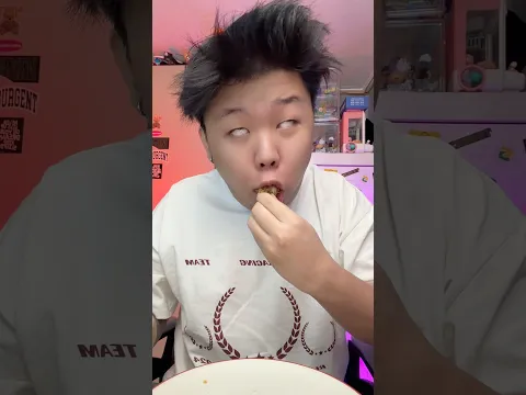 MAKAN PAHA AYAM DUA GIGITAN 😁