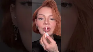 Mimiermakeup1 Treats Us To An Oldie But Goodie With Our Lip Dazzler Glitter Lip Kit 