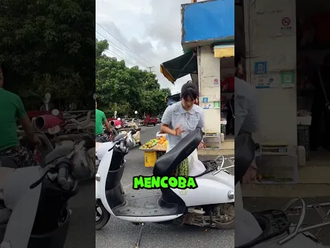 Liat deh ide gila cewek ini, Akibat semangkanya gak bisa masuk jok