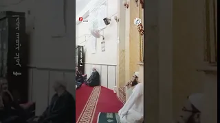كنت نايم والله موقف طريف لإمام مسجد في مصر فوجئ بعدم انتهاء رمضان خلال تهنئته للمصلين بقدوم العيد 