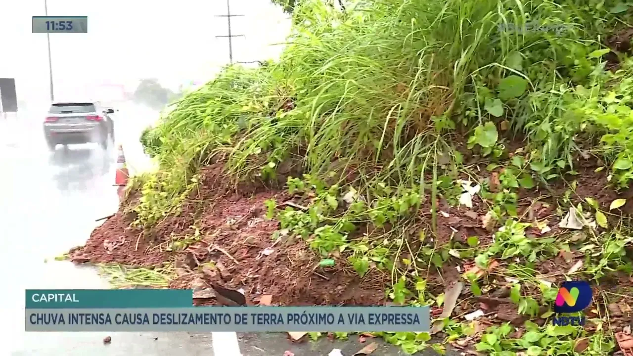 Chuva intensa causa deslizamento de terra próximo a Via Expressa, na Grande Florianópolis