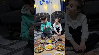 اذان المغرب في رمضان شوصار مع براء سفرة رمضان براء وسميرة 