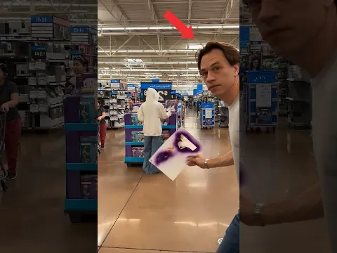 Él Convirtió La Camiseta De Una Desconocida En Una  Obra Maestra! 👕🎨