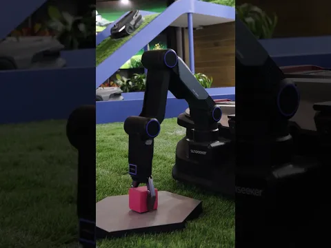 Cette Tondeuse a un BRAS ROBOTIQUE (et ce n'est pas tout) !