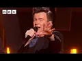 Download Lagu Never Gonna Give You Up | Rick Astley Rocks New Year's Eve - BBC
