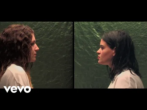 Clipe de The Fool - Overcoats