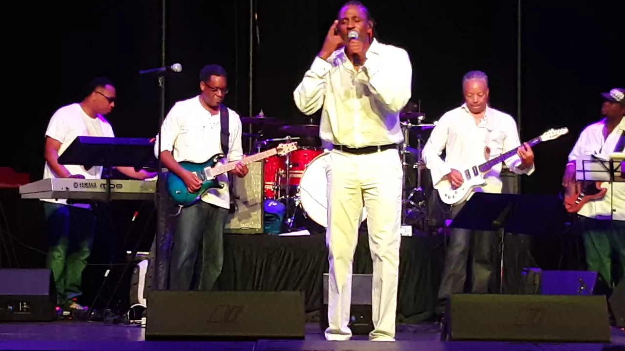 Larry Springfield-of course he sangn like no other at the New Daisey Memphis Prince Tribute