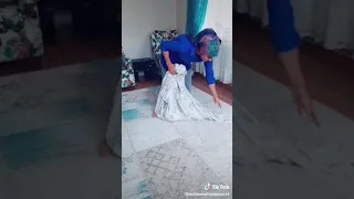 ام تحاول قتل ابنها 