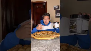 لما امك تفتكر الكرياتين دقيق فتطبخ بيه 