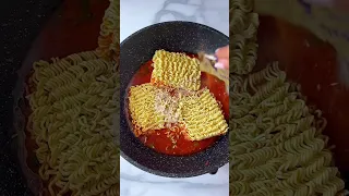 عملت لمنى اشهر نودلز بالمطعم الصيني Noodles 