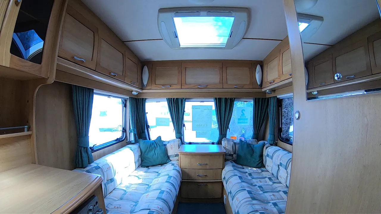 2005 Lunar Ariva 2 Berth Caravan