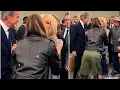 Download Lagu Charlize Theron negeert Johnny Depp tijdens Dior Paris Fashion Week en kiest Bernard Arnault en B...