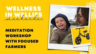 غلغلک دادن یک کودک نوپا سلامتی در Wellies 