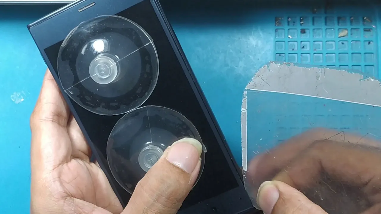 disassemble the Sony Xperia X performance Docomo SO 04H | Open the LCD. 