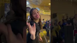 لما اشوف المغني اللي بحبو قدامي   ياسمرا ياللي عنيكي كدابين        حموودنيا دندنها