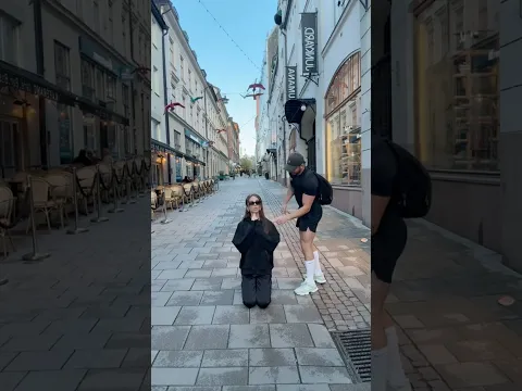 مين بيعرف مين هي يلي معي ؟