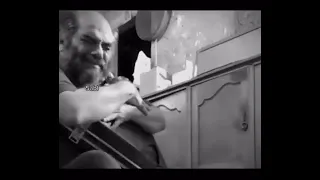 عم احمد نور الدين بيعيط دندنها