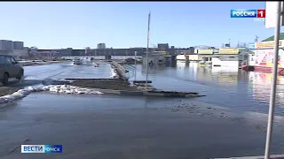 В Омске на территорию Торгового города хлынула вода с полей Омского аэропорта
