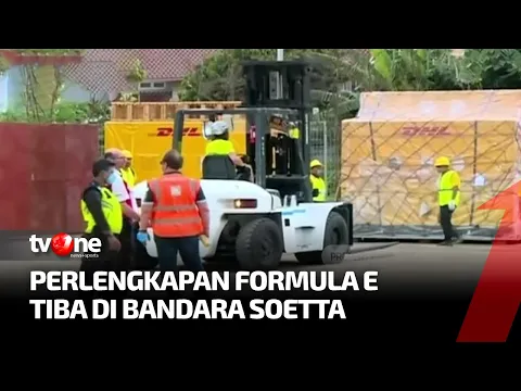 "Unboxing" Mobil Balap & Perangkat Formula E yang Tiba di Sirkuit Ancol