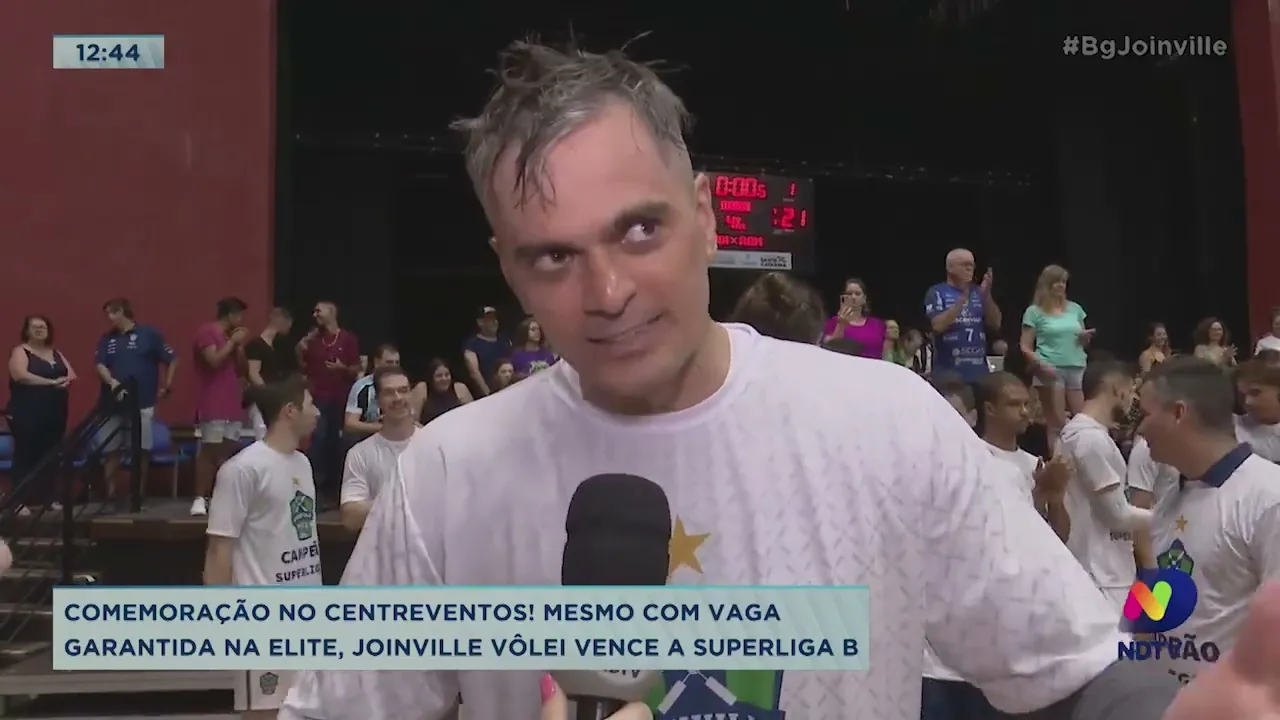 Comemoração no Centreventos! Mesmo com vaga garantida na elite, Joinville Vôlei vence a Superliga B