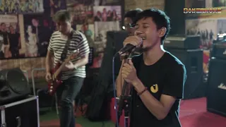 Download Awe Wijaya - Diatas Langit (Flat Tribute) (Live @NAKEDWAVE) MP3