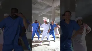 محطوط في ساقيه دواره 