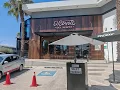 Comiendo en el Restaunte de Carin