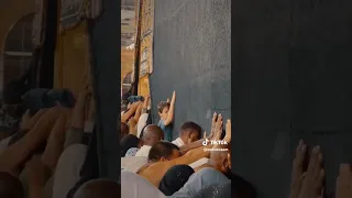 ولرب نازلة يضيق بها الفتى ذرعا وعند الله منها المخرج 