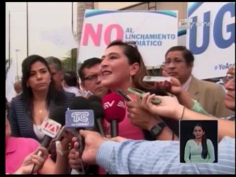 Plantón en respaldo a rector de universidad