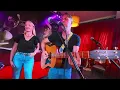Download Lagu It's Me \u0026 Friends muzikale trio van ervaren muzikanten. Boek ons : 06 3073 1268