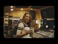 Caroline Jones - Come In (But Don't Make Yourself Comfortable) - Studio Video