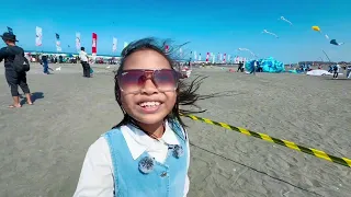 Lala lihat festival layangan internasional keren abis guys 