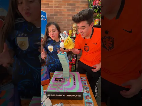 ELE DERRUBOU A TORRE DE FIGURINHAS !!! #shorts #shortvideo