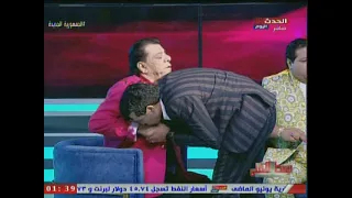 مشهد مؤثرولقطه تاريخيه الابن الاصغر ل شعبان عبد الرحيم فاجئنا باس رجل ويد ورأس اخوه الاكبر عالهواء  مشهد مؤثرولقطه تاريخيه الابن الاصغر ل شعبان عبد الرحيم فاجئنا باس رجل ويد ورأس اخوه الاكبر عالهواء