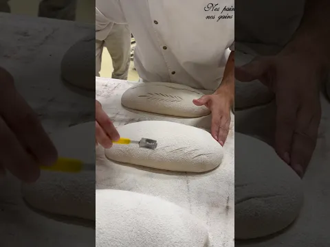 The art of sourdough bread scoring with Tristan! #sourdough #levain #food