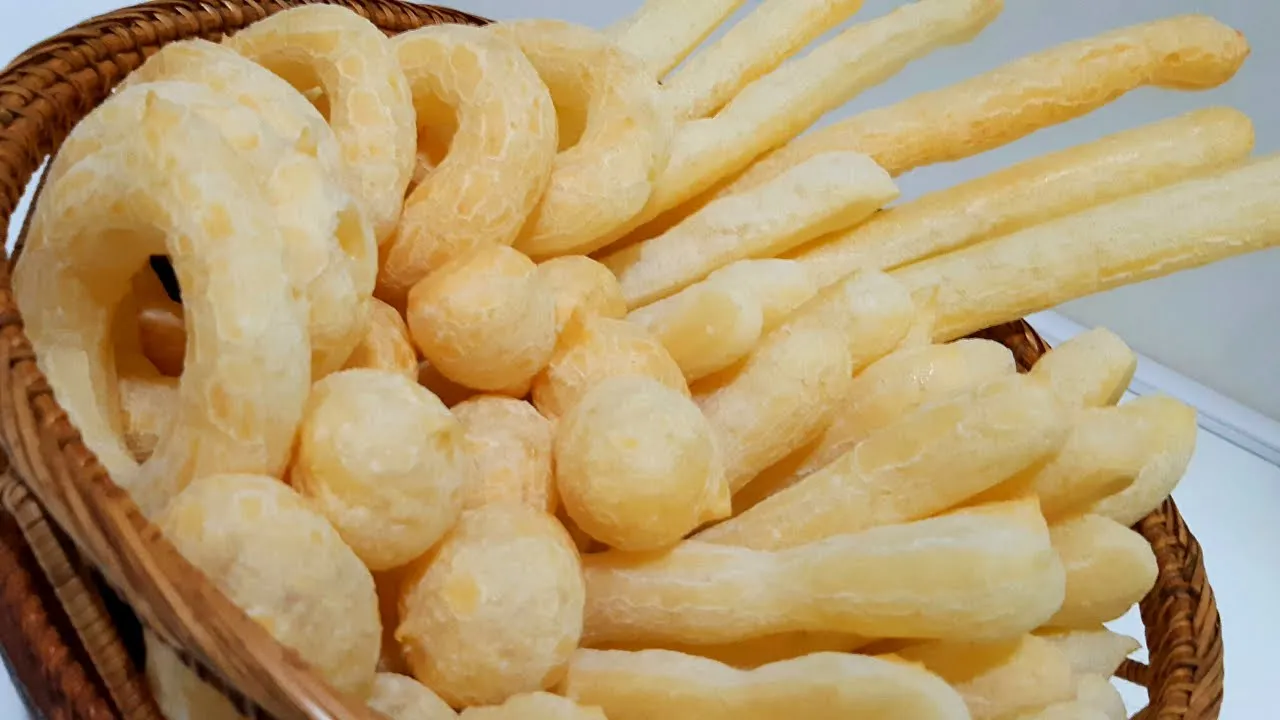 BISCOITO DE POLVILHO ASSADO BEM SEQUINHO-  MEGA FÁCIL - RENDE MUITO - FICA CROCANTE E DELICIOSO