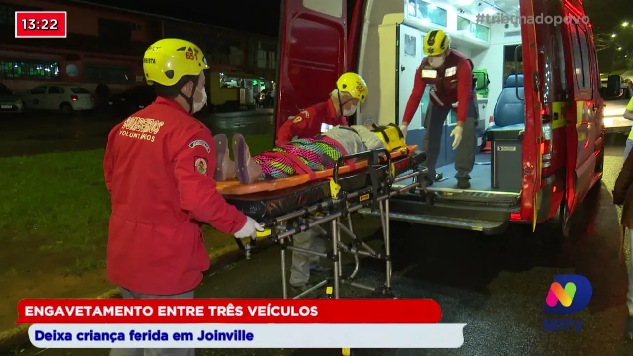 Engavetamento entre três veículos deixa criança ferida em Joinville