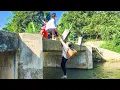 Download Lagu Single Mother and the Drunkard: Single Mom Jumps Into Raging River to Save Drunk Man