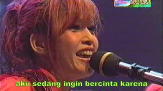 Download DEWA19 Feat RATU -  Sedang Ingin Bercinta (live By Request 2006) MP3