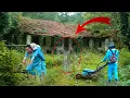 Lagu Shocking Moment While Clearing an Old House - A Terrifying Ghost Appears Behind Them! 🏚️👻