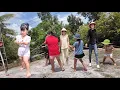 Lagu Cả Gia Đình Đồng Lòng Hợp Sức Đưa Cây Me Lên Bờ Khá Vui Nhộn.