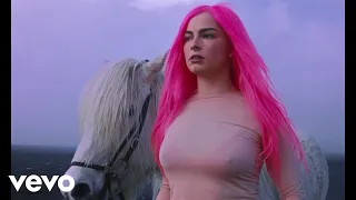 addison rae headphones on official video 