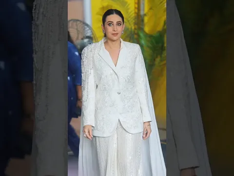 करिश्मा कपूर के खूबसूरत के आगे आज तक किसी ने टक्कर नहीं दे पाया है।#shorts
