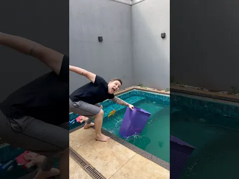 QUANDO O FILHO VIRA O CAMINHÃO DE LIXO NA PISCINA DE ESGOTO 😂 #shorts