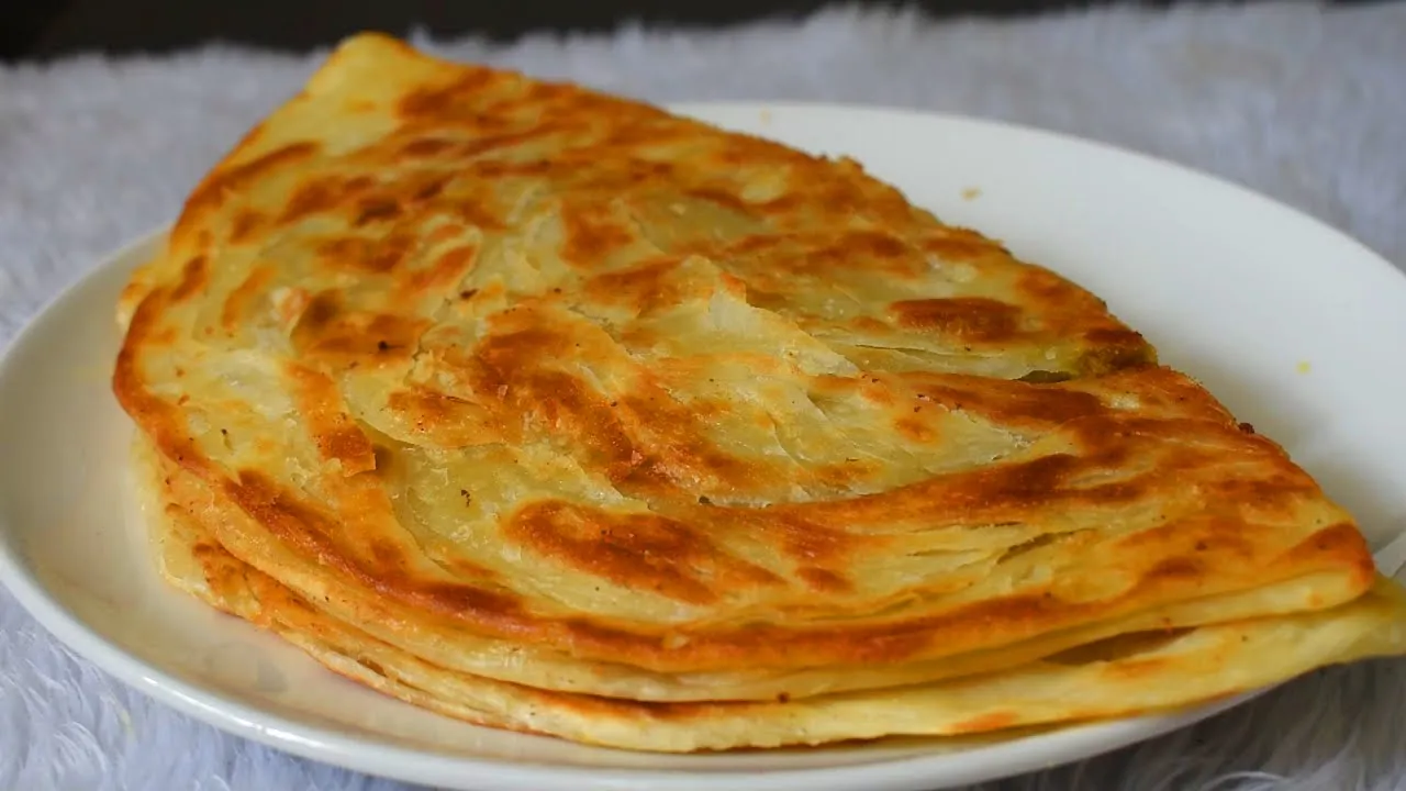 Bachon k lye lunch box idea    Aloo aur cheese ka lacha paratha bazar jesa