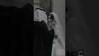 في حضرة حديثك اشتهي تقبيل الحروف التي تبعثها شفتيك اشتهي تقبيلها ببطئ 