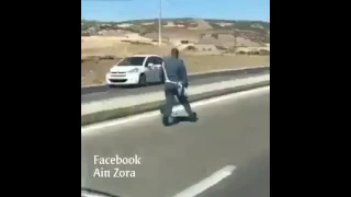 فيديو اليوم دركي يداعب قبعته بصوت روؤف خليف 